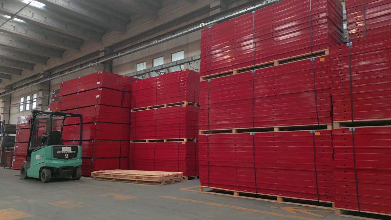 Casseforme rosse Condor in magazzino