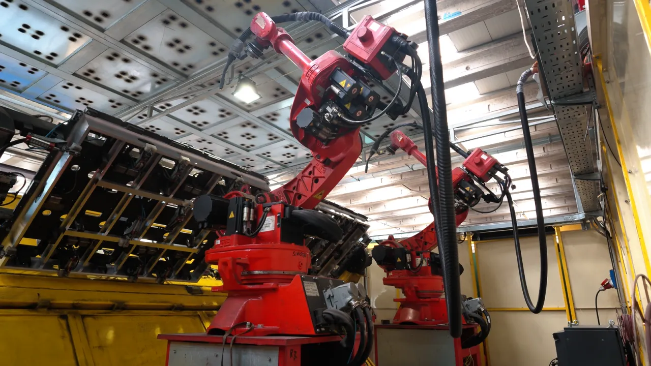 Robot di saldatura nello stabilimento Condor