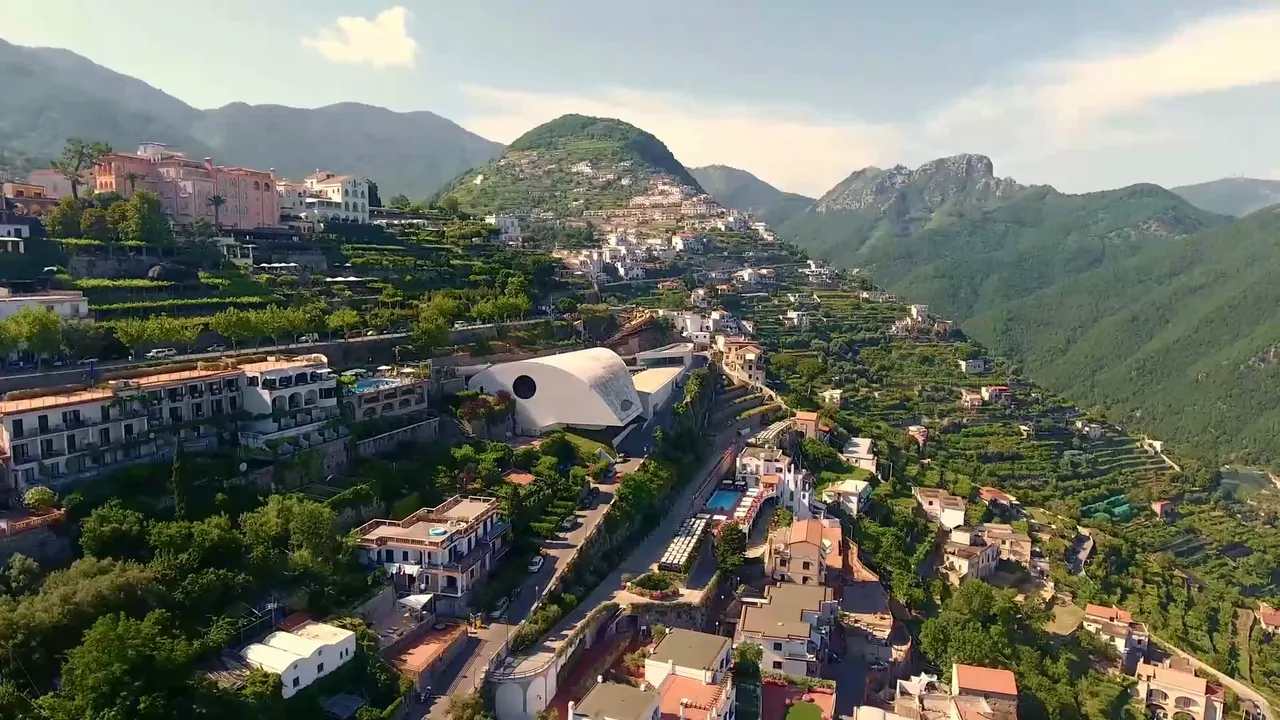 Ravello e la Costiera Amalfitana vista dal drone