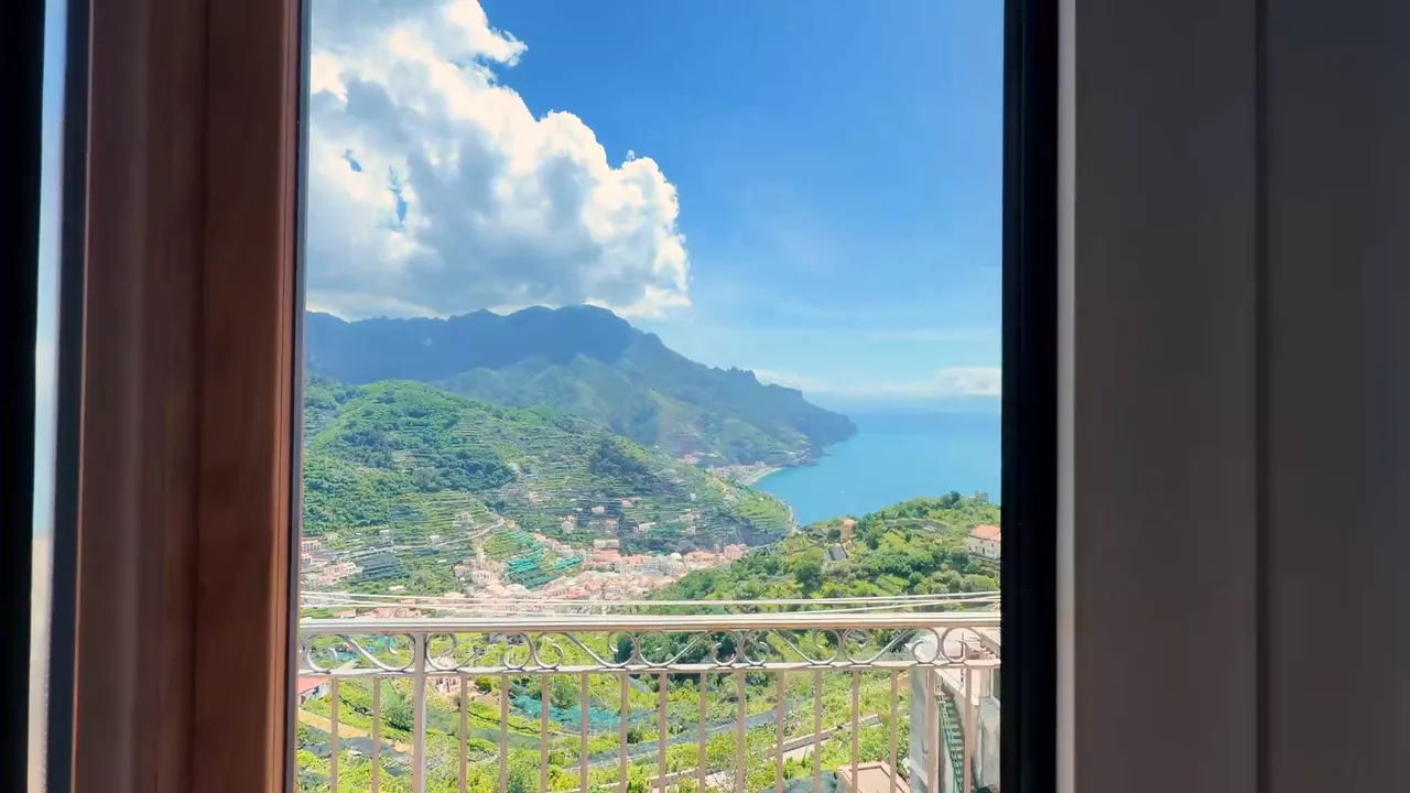 La vista sulla costa dalla finestra