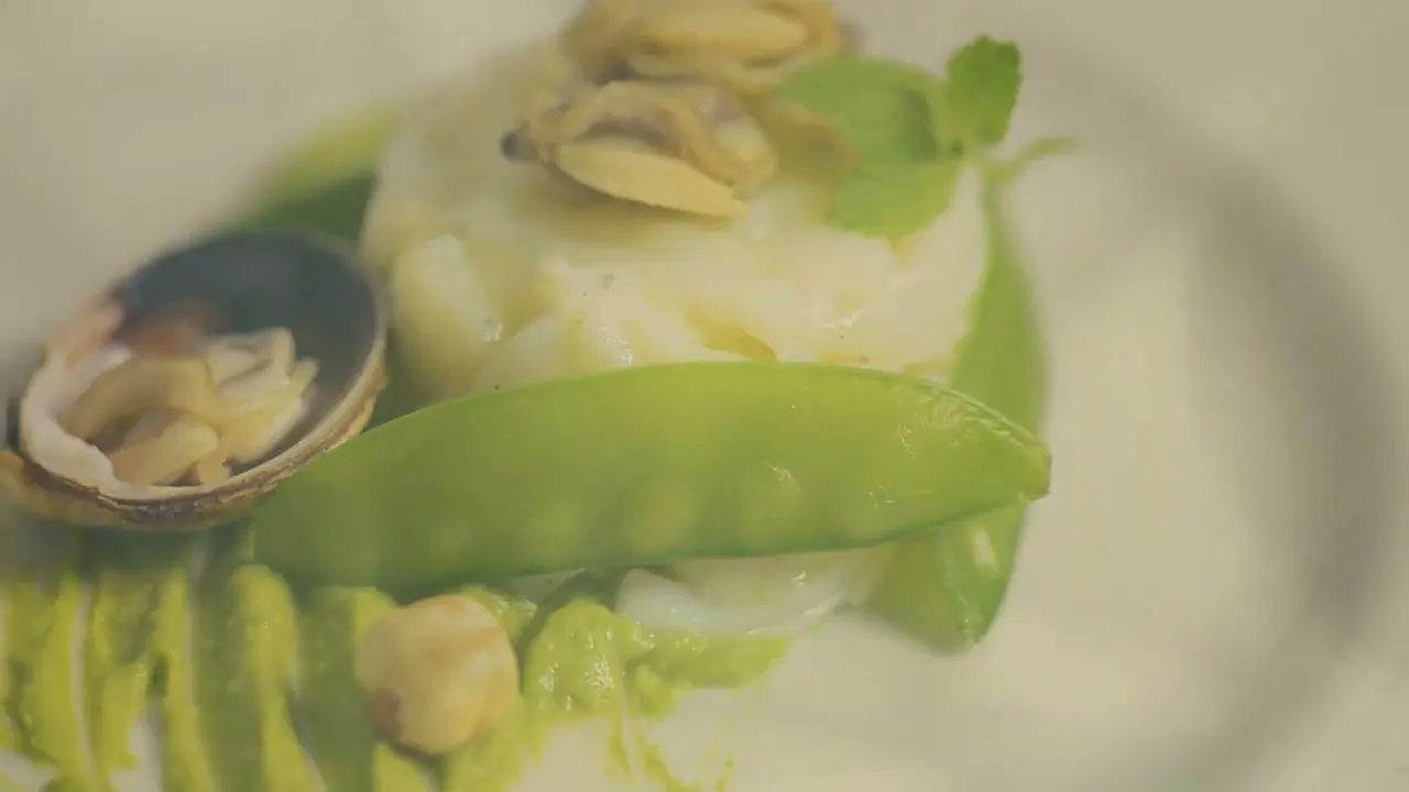 Guarda la clip Dalla cucina girata a Villa Tre Ville