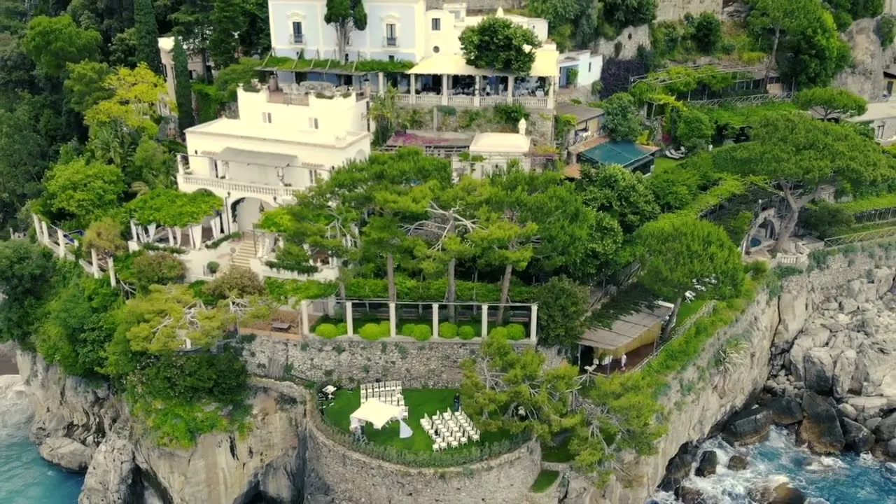 Guarda la clip La rotonda e il giardino girata a Villa Tre Ville