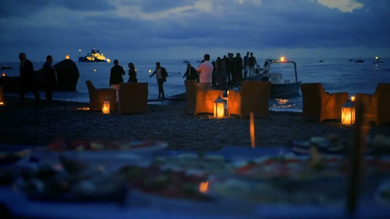 Guarda la clip Inizio festa girata a Villa Tre Ville