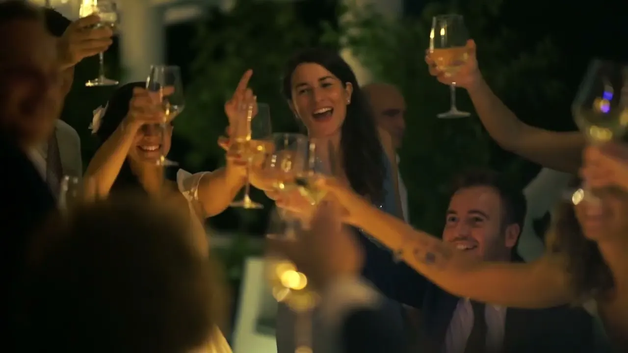 Guarda la clip La festa girata a Villa Tre Ville