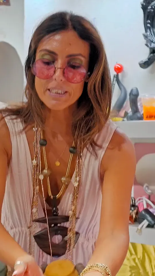 Video Volver by Nadia